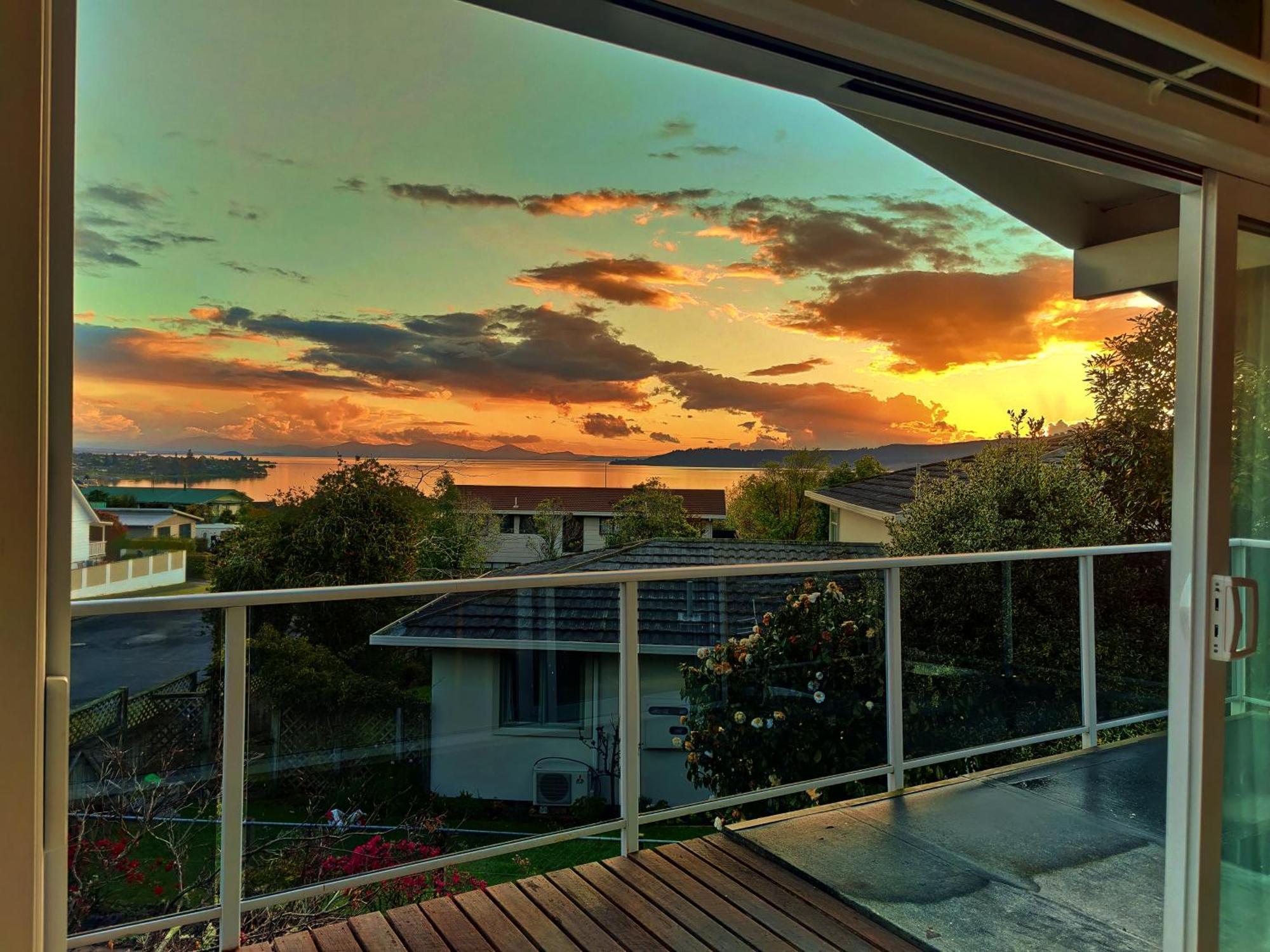 Delight In Birch-Lake View Holiday Home เทาโป ภายนอก รูปภาพ